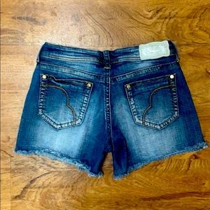 Cute ladies jean shorts. Size 27. Medium wash.